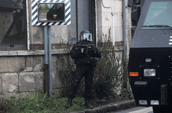 Cận cảnh vũ khí 'khủng' của đặc nhiệm Pháp chống khủng bố ảnh 7