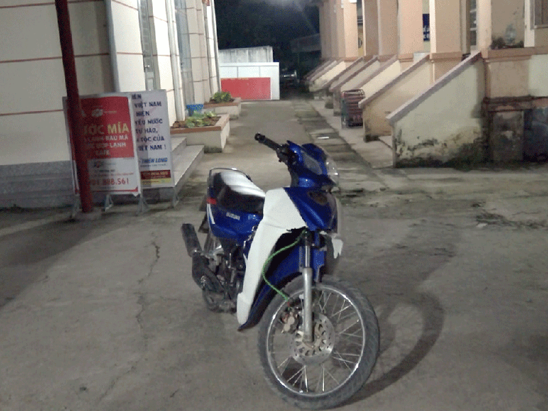 Cặp đôi đi xe xịn trộm card điện thoại ảnh 1 Cặp đôi đi xe xịn trộm card điện thoại ảnh 1