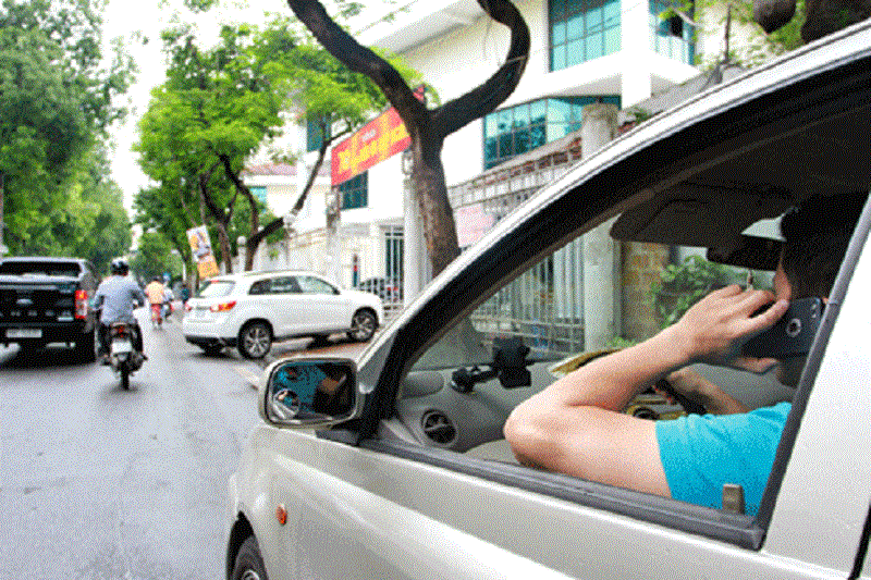 Kiểu ứng xử ‘đẹp’ của người ngồi ô tô