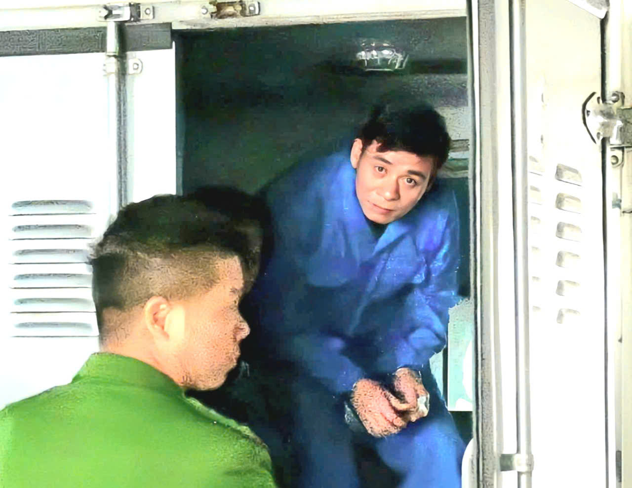 Hình ảnh phiên xử và ánh mắt của những bị cáo - cựu quan tòa 