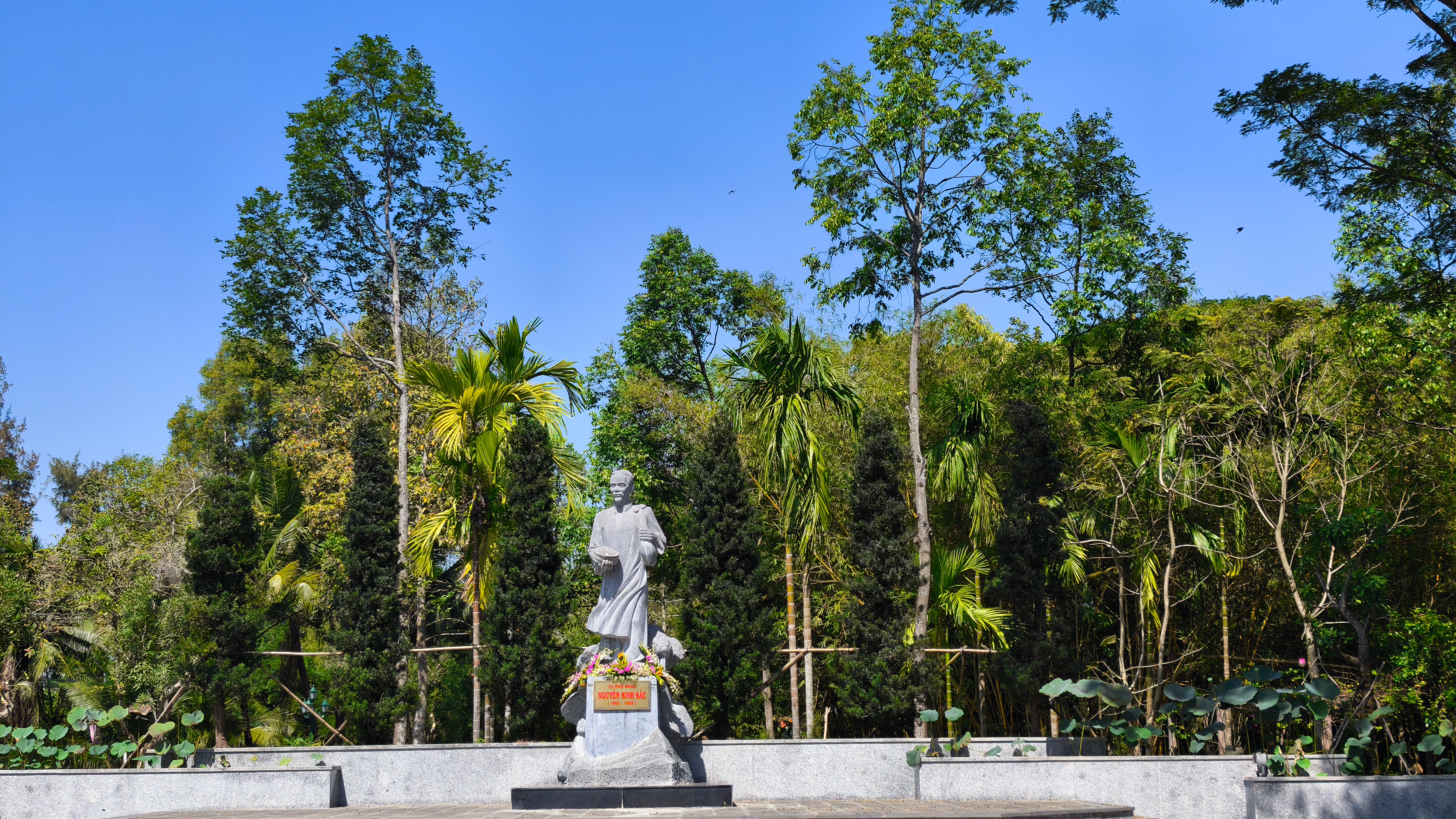 Thăm Mộ cụ Phó bảng Nguyễn Sinh Sắc vừa được xếp hạng Di tích quốc gia đặc biệt