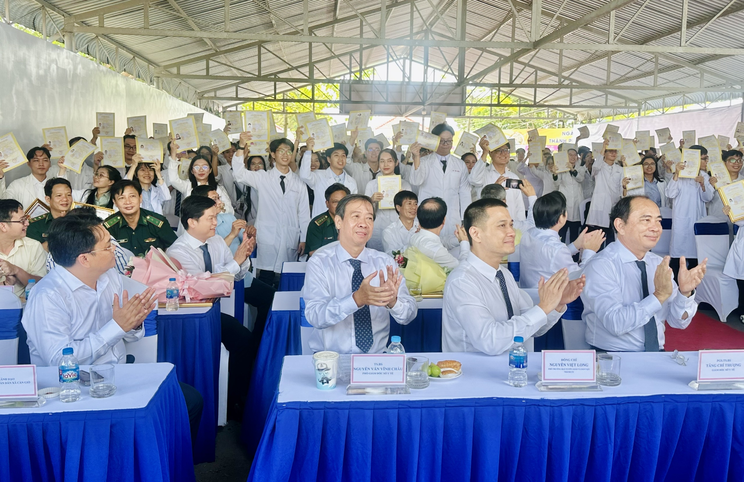 Ngày hội việc làm ngành y tế: Bác sĩ trẻ mong gắn bó với y tế cơ sở