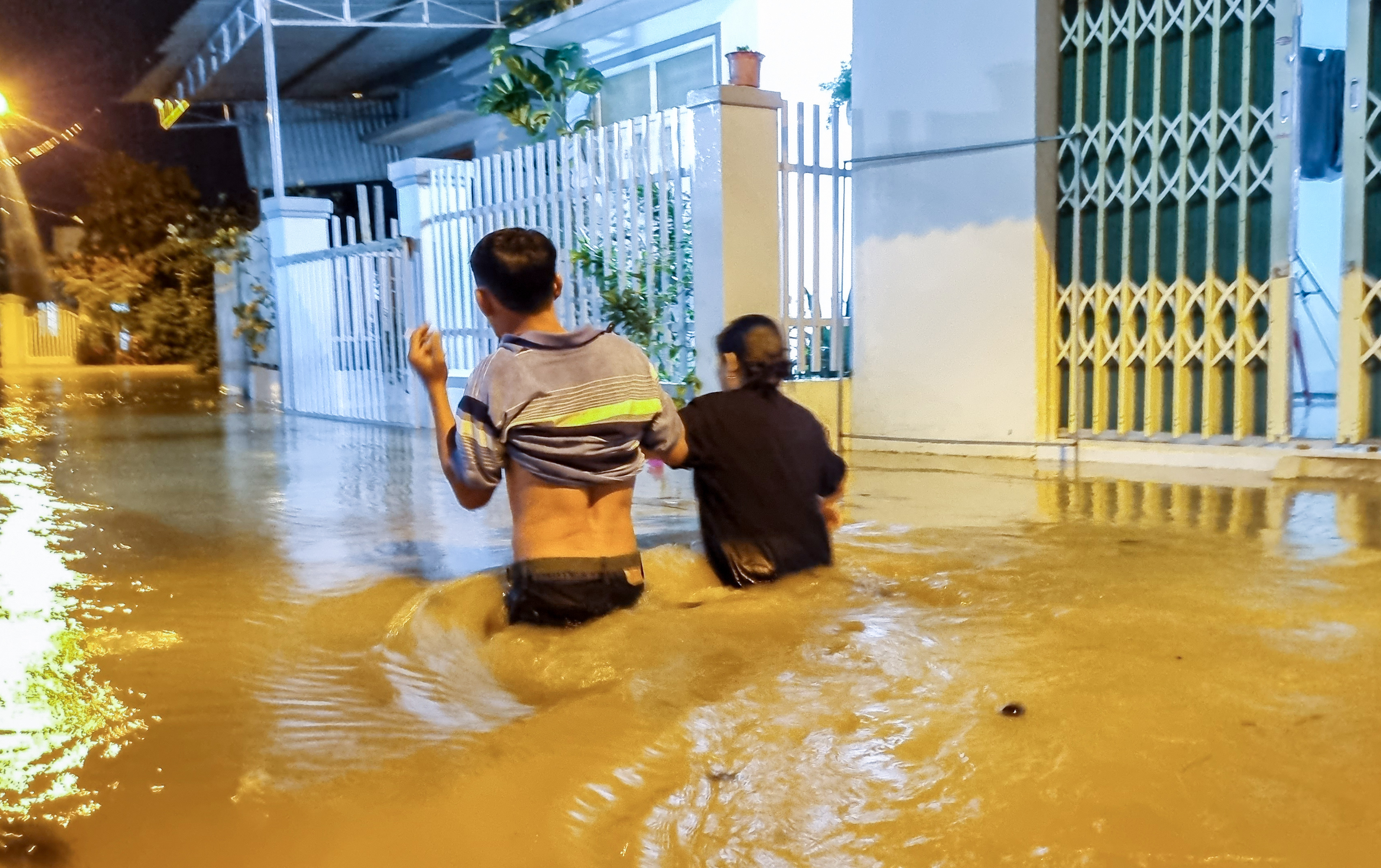 Người dân Nha Trang có nguy cơ chịu cảnh lũ chồng lũ