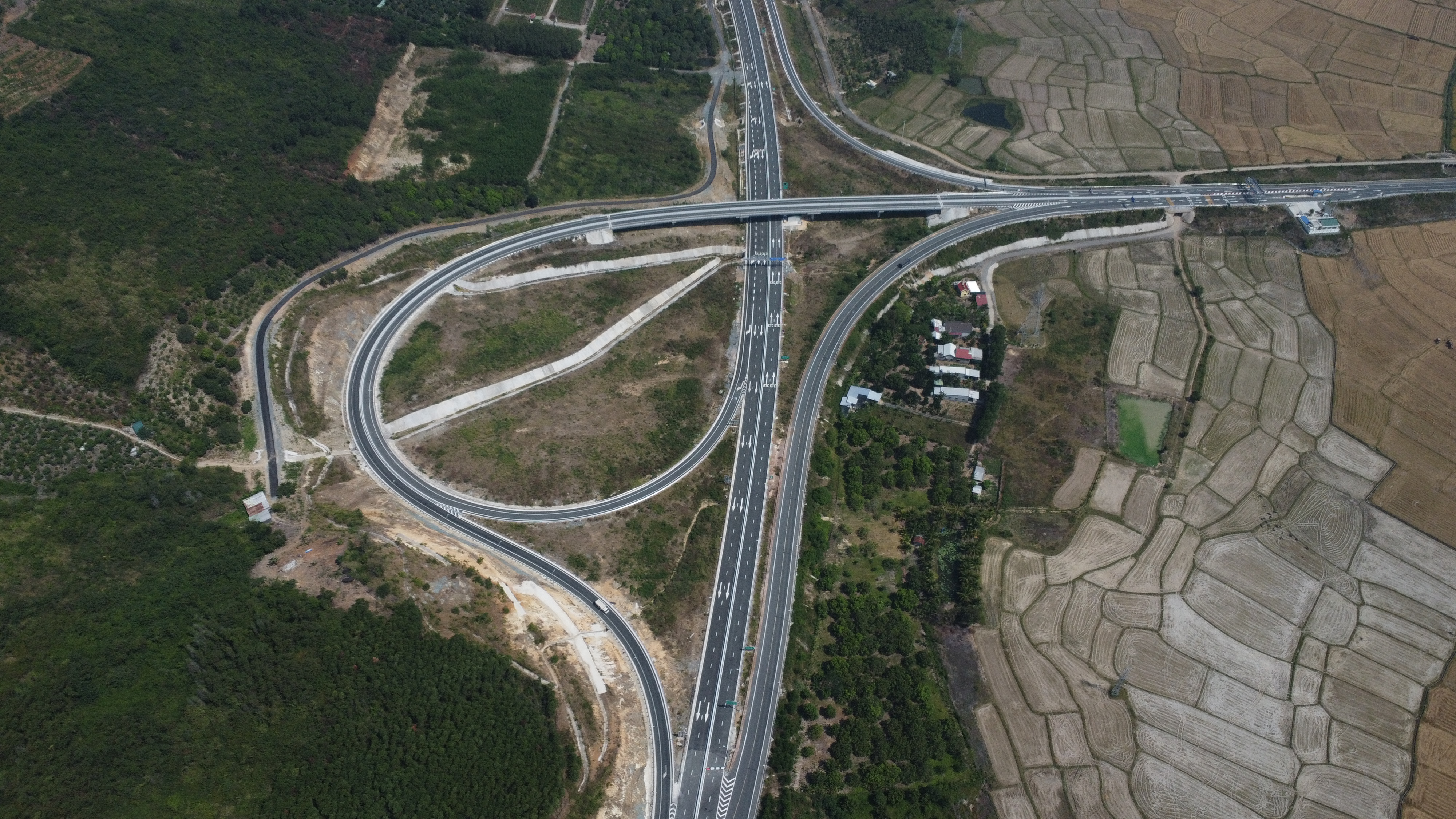 Phương tiện được lưu thông trên cao tốc Vân Phong - Nha Trang từ 16 giờ 30 hôm nay 