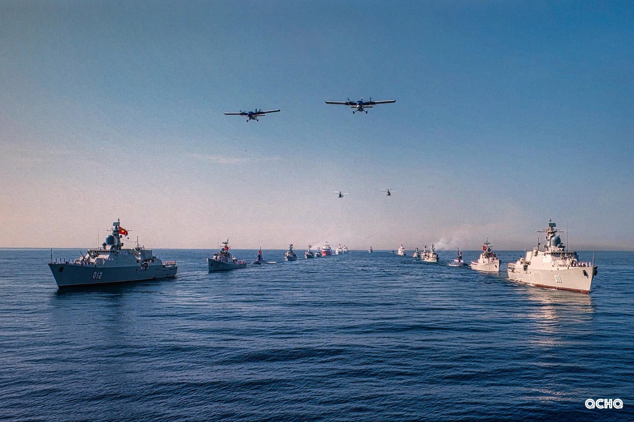 Tàu ngầm Kilo, máy bay diễu binh trên biển chào mừng Quốc khánh 2-9