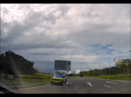 Người phụ nữ lái ô tô đi ngược chiều ở Khánh Hòa bị phạt 19 triệu đồng