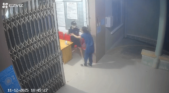 Người đàn ông vào trạm y tế cầm dao khống chế nữ y tá để cướp tiền