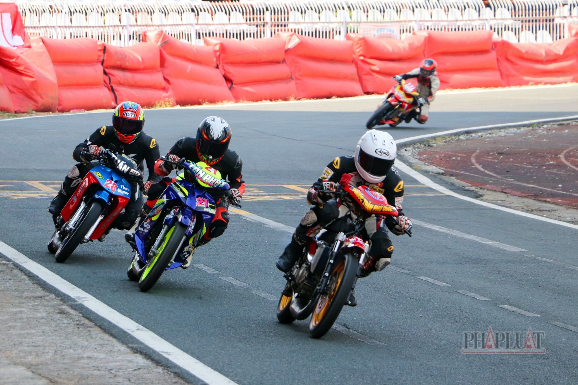 Kịch tính giải đua xe mô tô sân tròn tại TP Cần Thơ