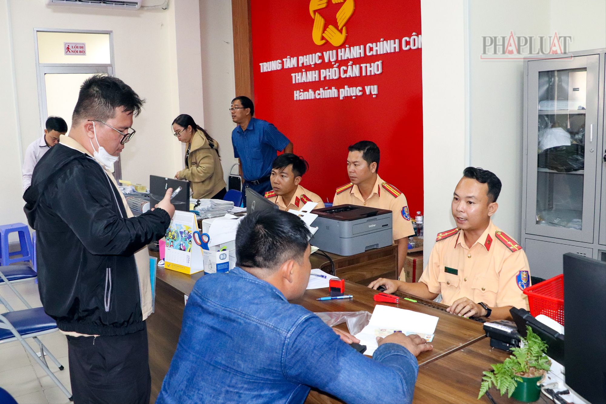 CSGT TP Cần Thơ khuyến cáo các trường hợp chưa cần đổi giấy phép lái xe