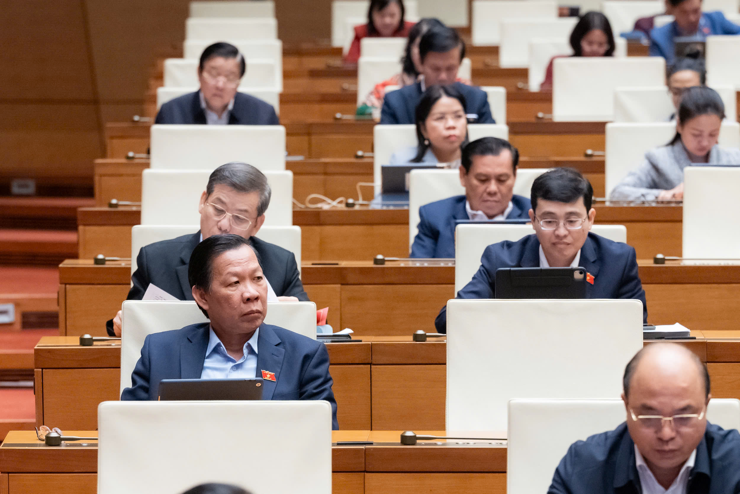 Quốc hội thảo luận về dự án Luật Tòa án chuyên biệt tại trung tâm tài chính quốc tế. Ảnh: QH