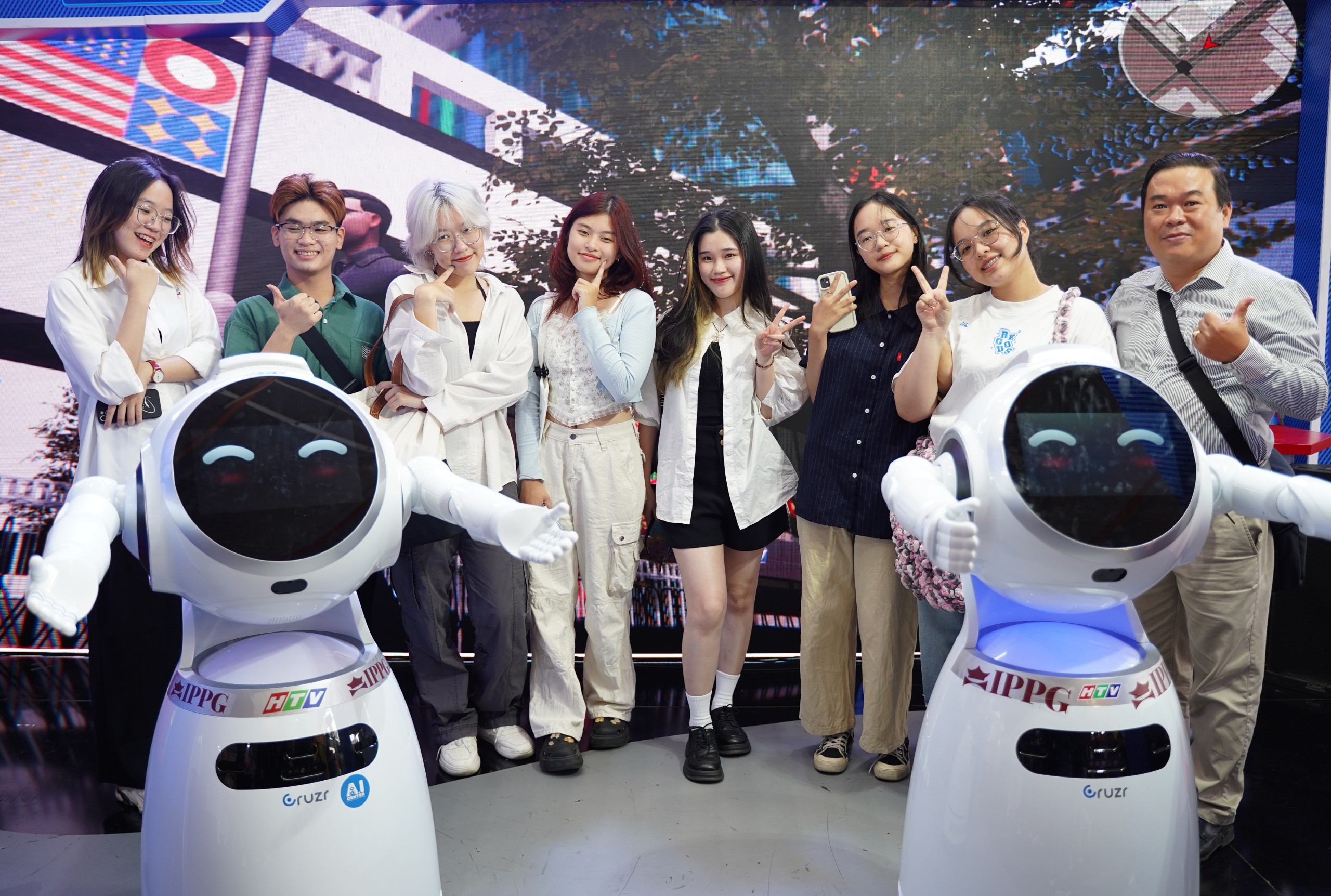 Trải nghiệm nhiều công nghệ hiện đại tại Hội báo toàn quốc 2024