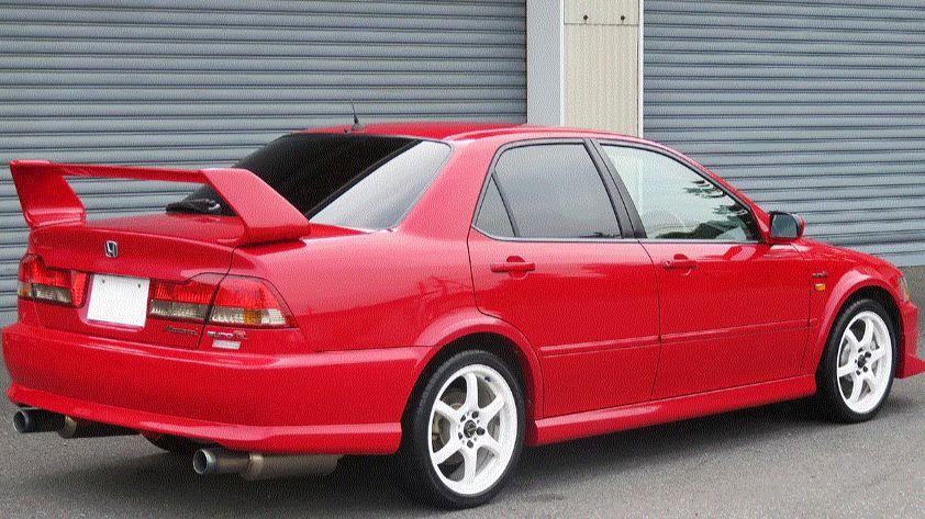 Những chiếc ô tô sedan cũ của Nhật giá rẻ bất ngờ