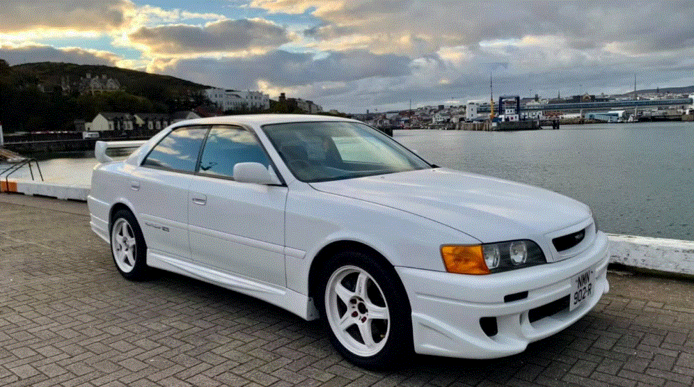 Toyota Chaser Tourer TRD Sports là một chiếc xe ấn tượng với giá từ 18.000 USD. Ảnh: Hotcars.