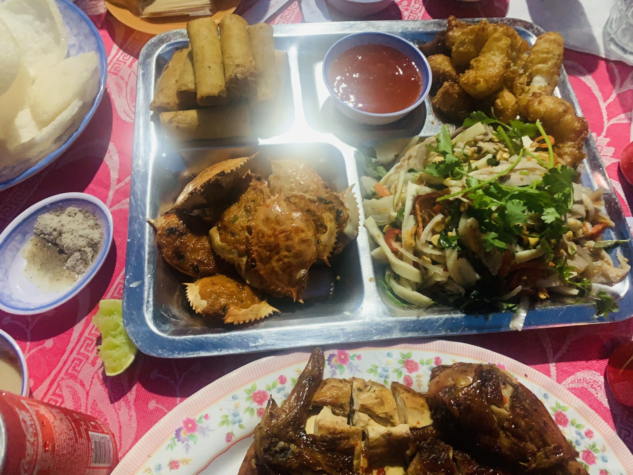 Có rất nhiều nguyên nhân dẫn đến ăn uống vô độ. Ảnh: PHƯƠNG LÊ.