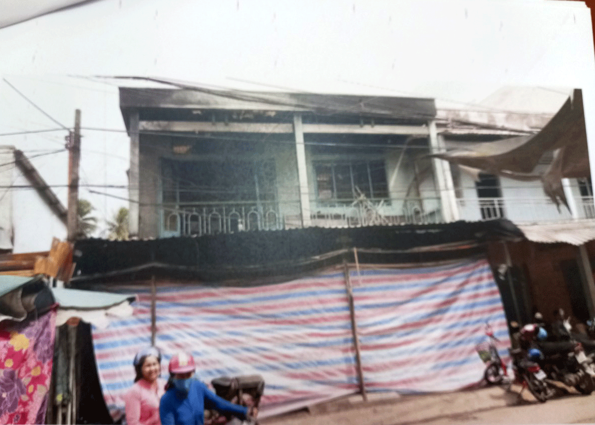 Hiện trường nơi xảy ra vụ cháy can-nha-124-4072-8876.gif