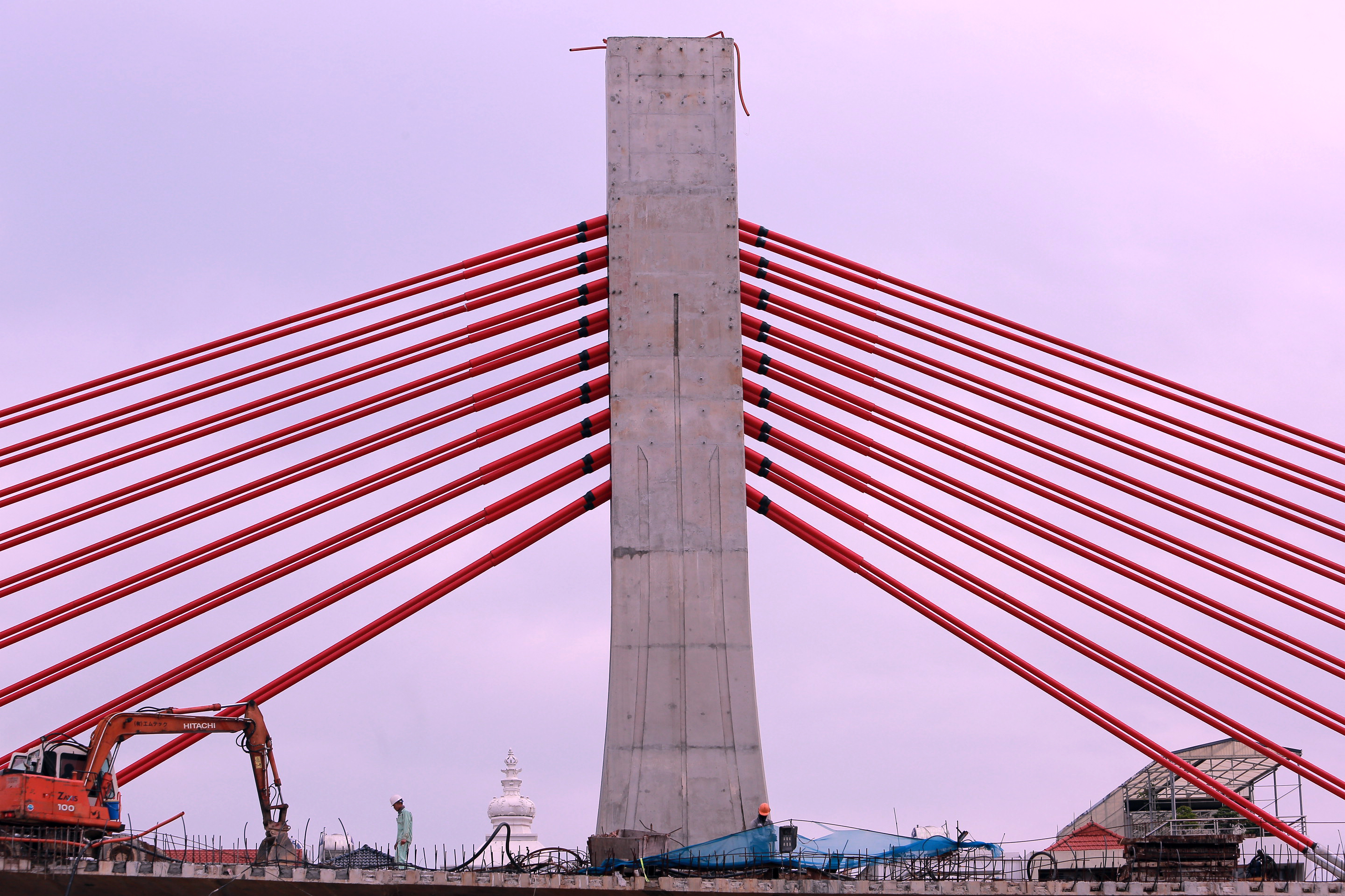 Cận cảnh cầu dây văng trăm tỉ đầu tiên ở Thanh Hóa sắp hoàn thành