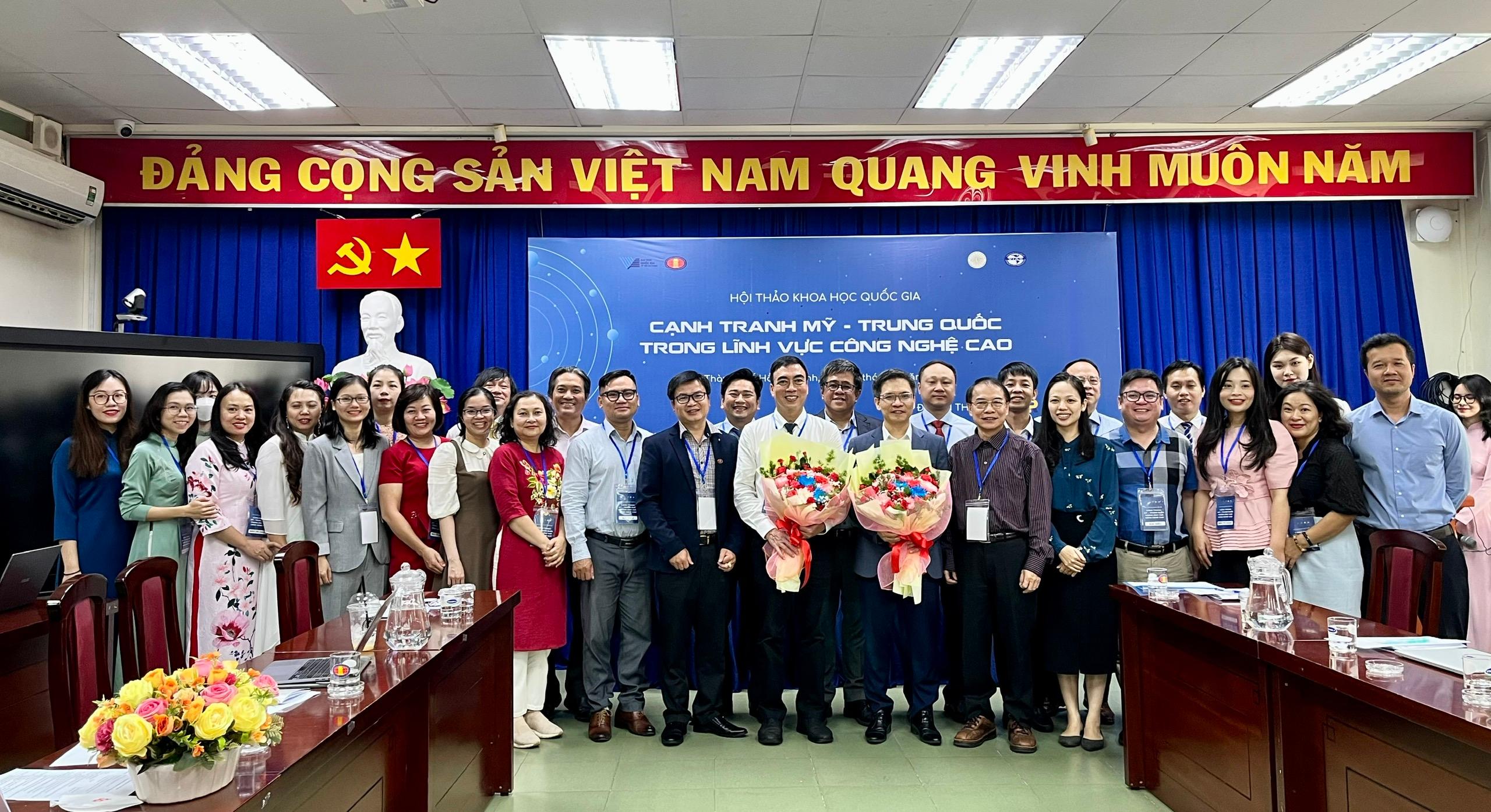 Cạnh tranh công nghệ Mỹ - Trung và ‘chiến trường’ bán dẫn 