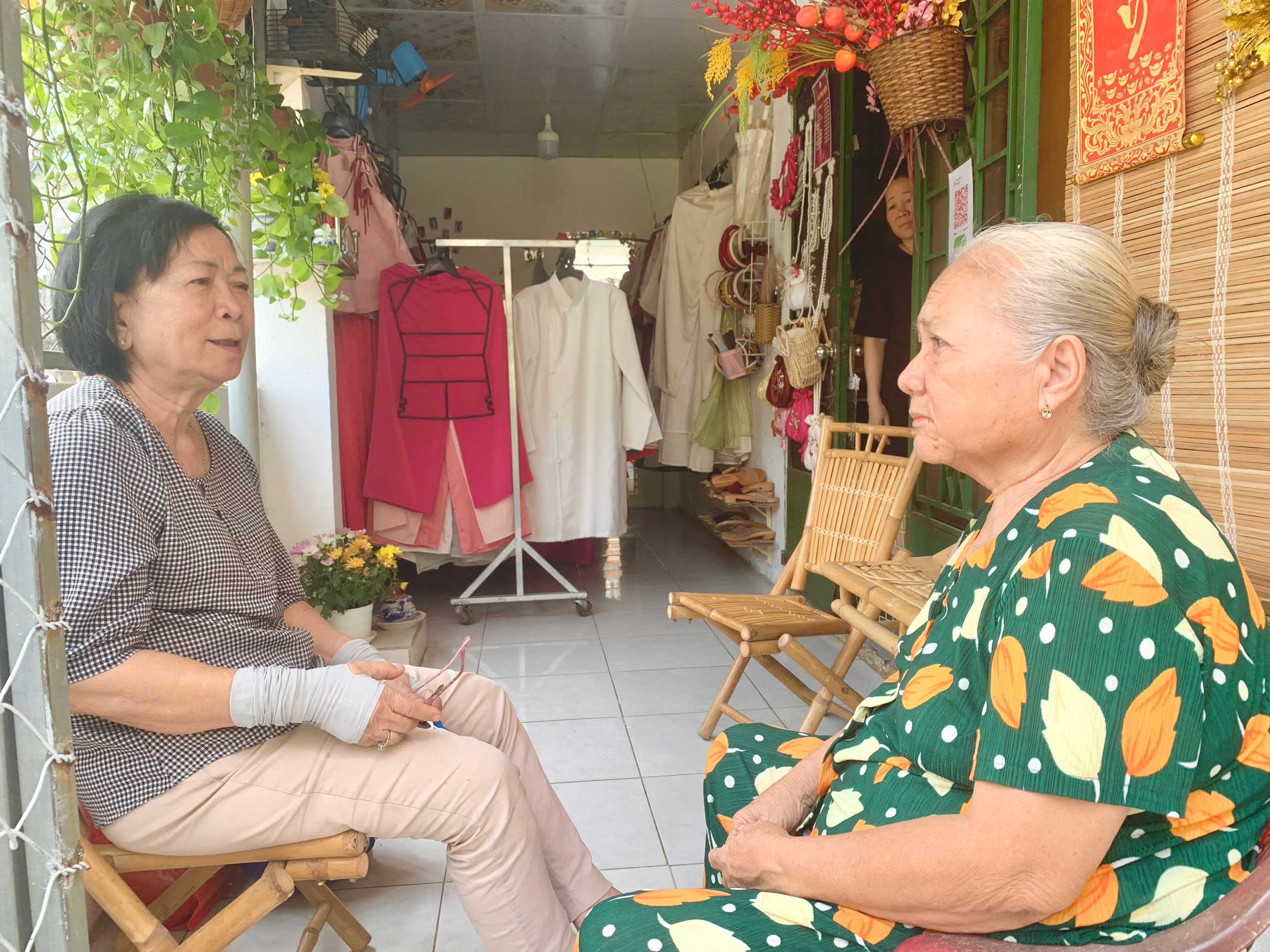 Những câu chuyện giúp người cảm động từ 'cô Phượng bao đồng'