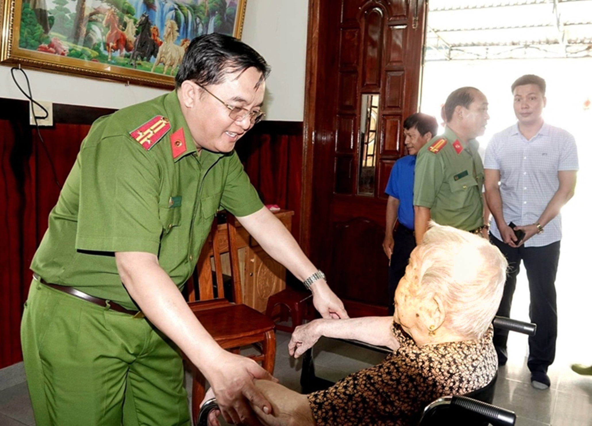 Những công an hết lòng vì dân: 'Người dân đã giúp chúng tôi hoàn thành việc cấp CCCD'