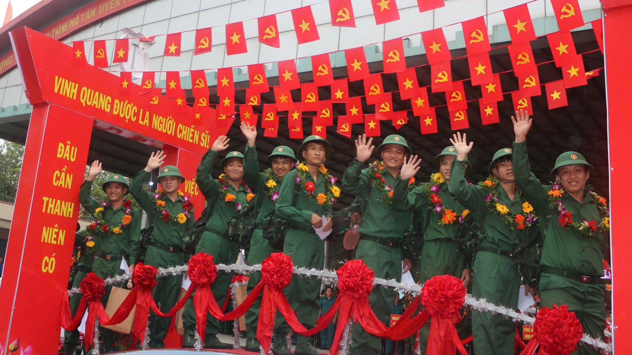 Trang trọng lễ giao quân ở Bình Dương, Lâm Đồng 
