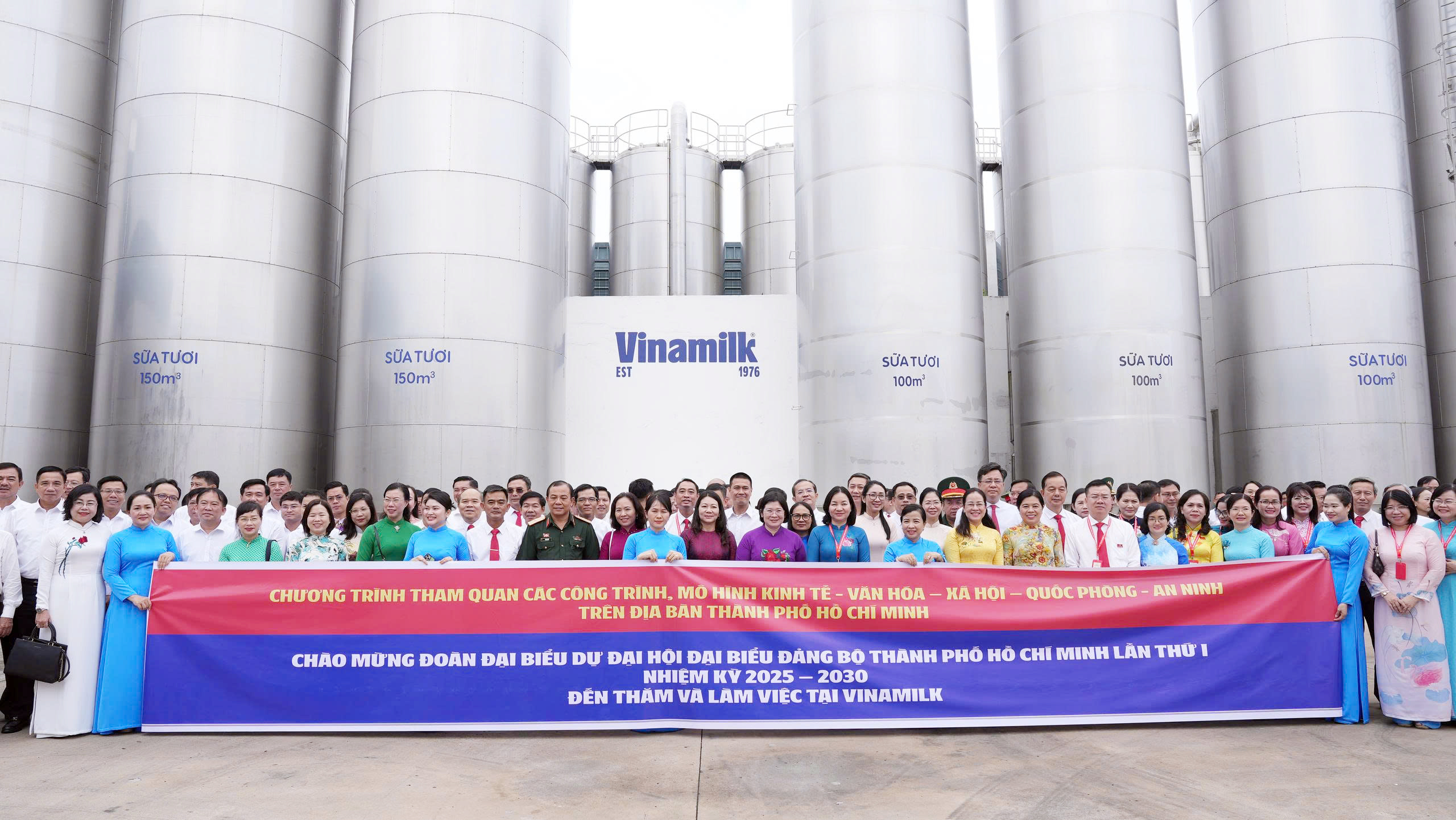 Đại biểu dự Đại hội đại biểu Đảng bộ TP.HCM thăm Nhà máy sữa Vinamilk, Tập đoàn Becamex