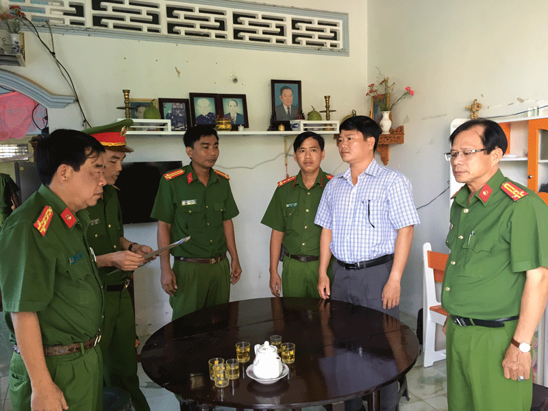 Trà Vinh: Cựu Chủ tịch Quỹ tín dụng lừa đảo 5 tỉ đồng ảnh 2 Bắt nguyên chủ tịch, phó chủ tịch UBND TP Trà Vinh