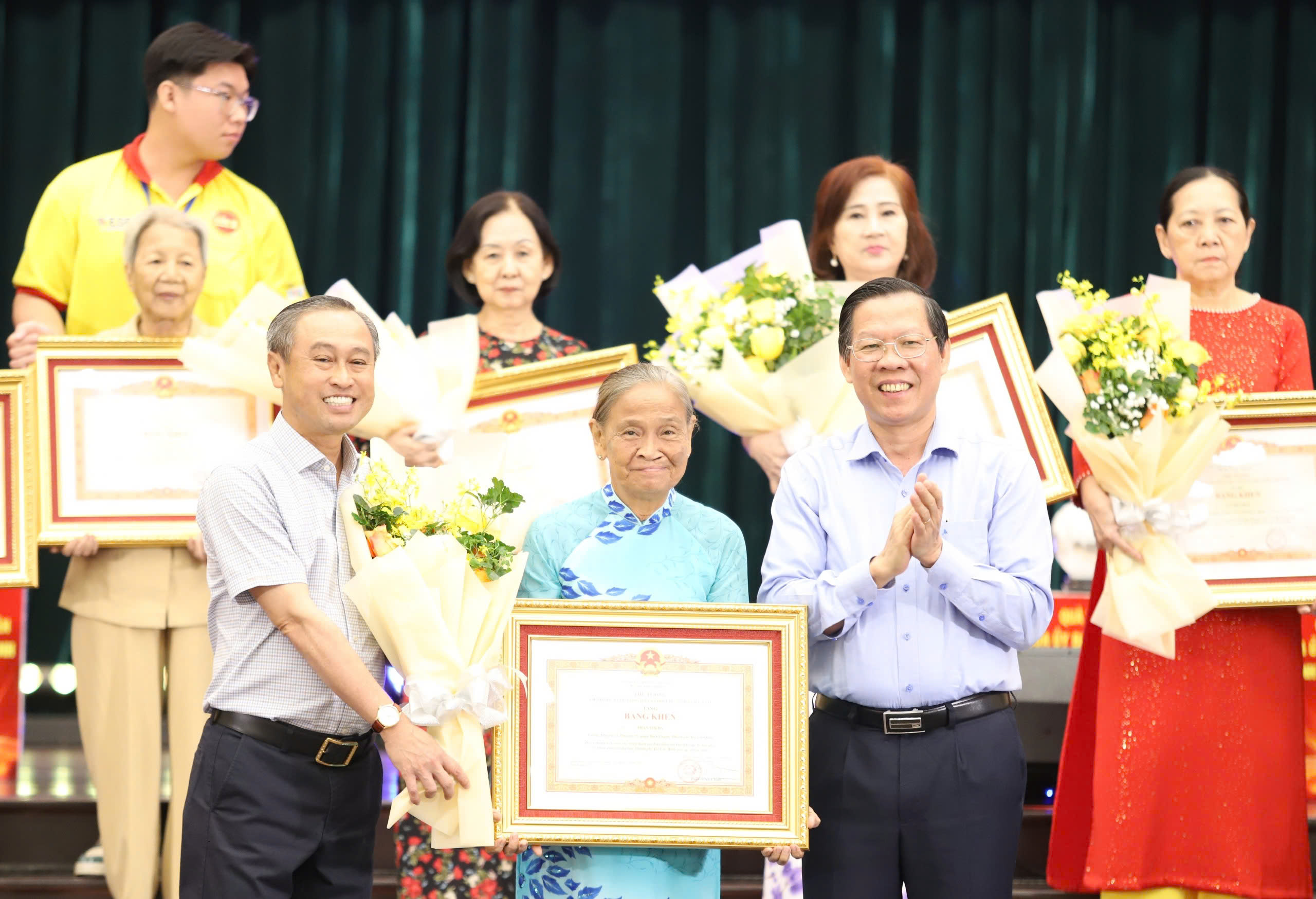 Chủ tịch Phan Văn Mãi: TP.HCM tri ân, tôn vinh hàng chục ngàn người hoạt động khu phố