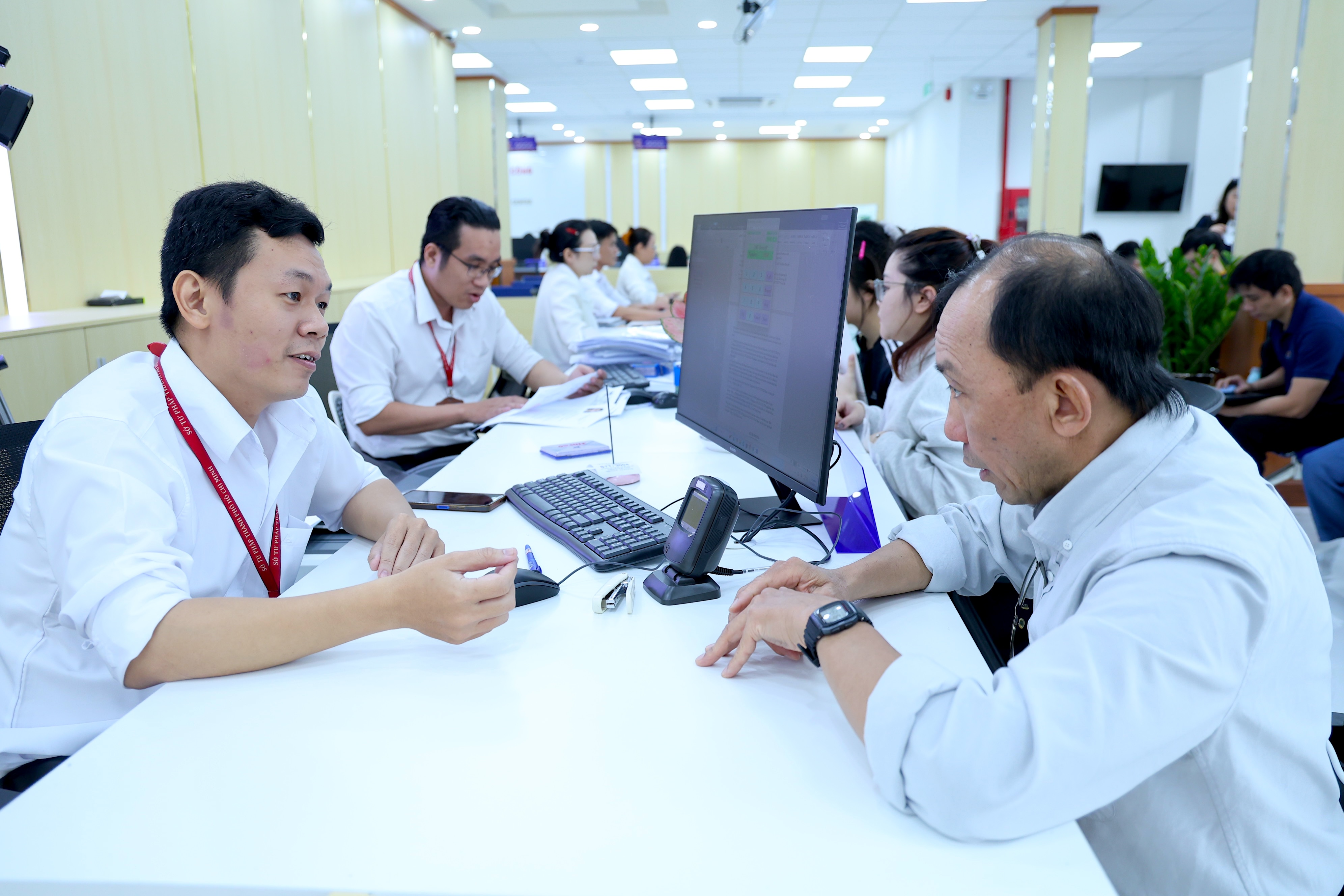 Những hình ảnh ngày đầu tiên vận hành Trung tâm Phục vụ hành chính công TP.HCM