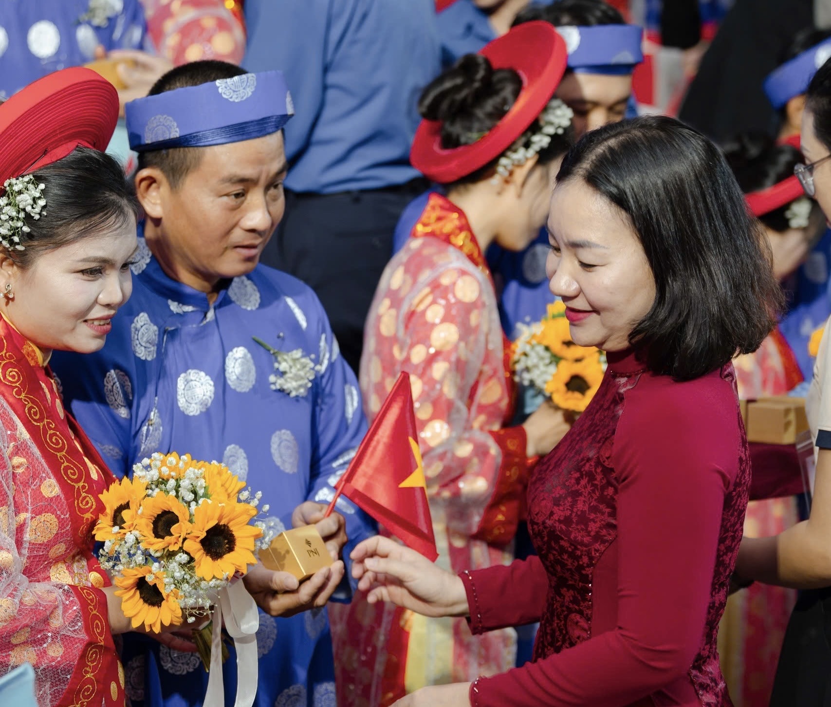 Xúc động lễ cưới tập thể của 50 cặp đôi công nhân ở TP.HCM