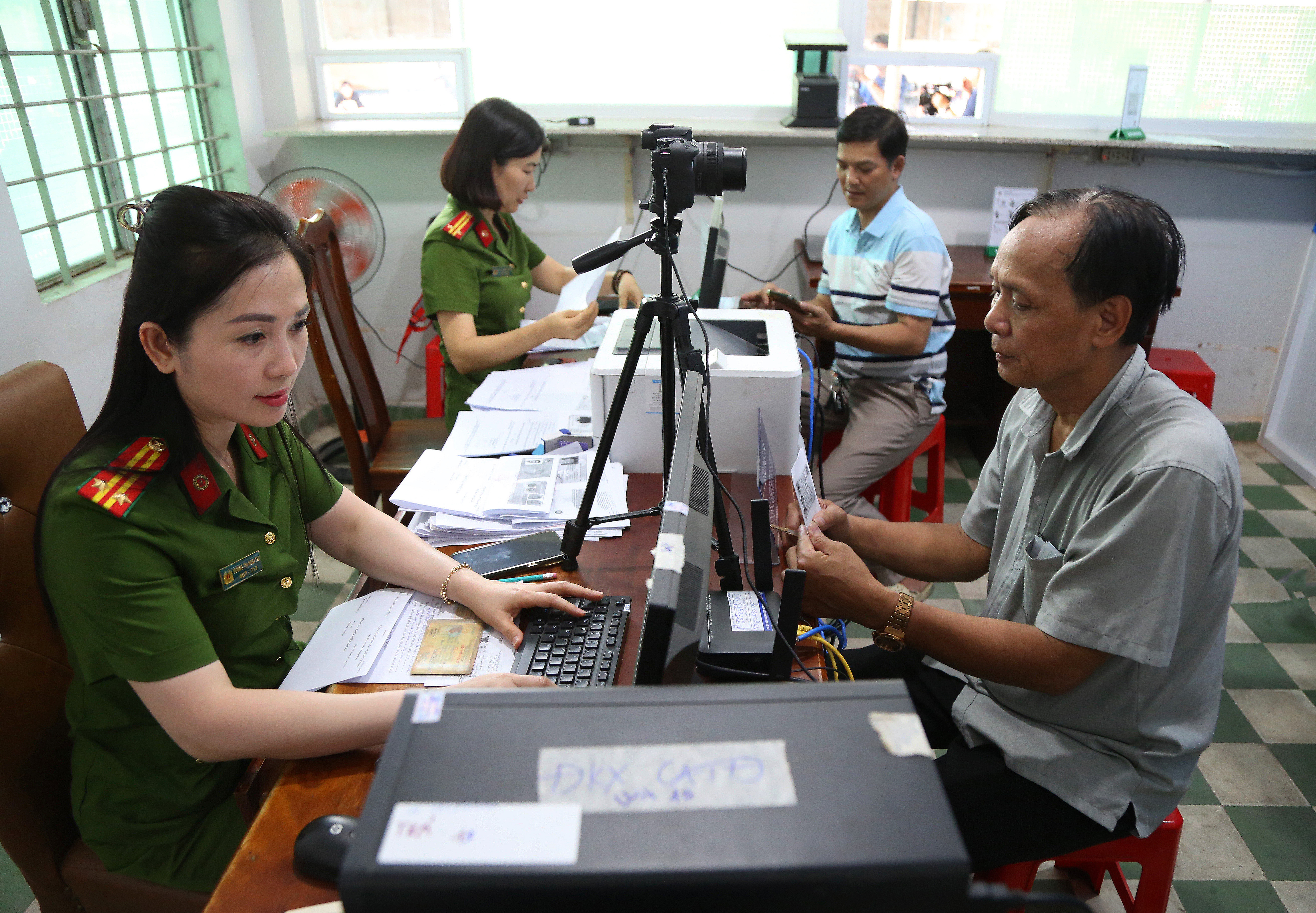TP.HCM: Ghi nhận ngày đầu cấp, đổi giấy phép lái xe tại công an phường