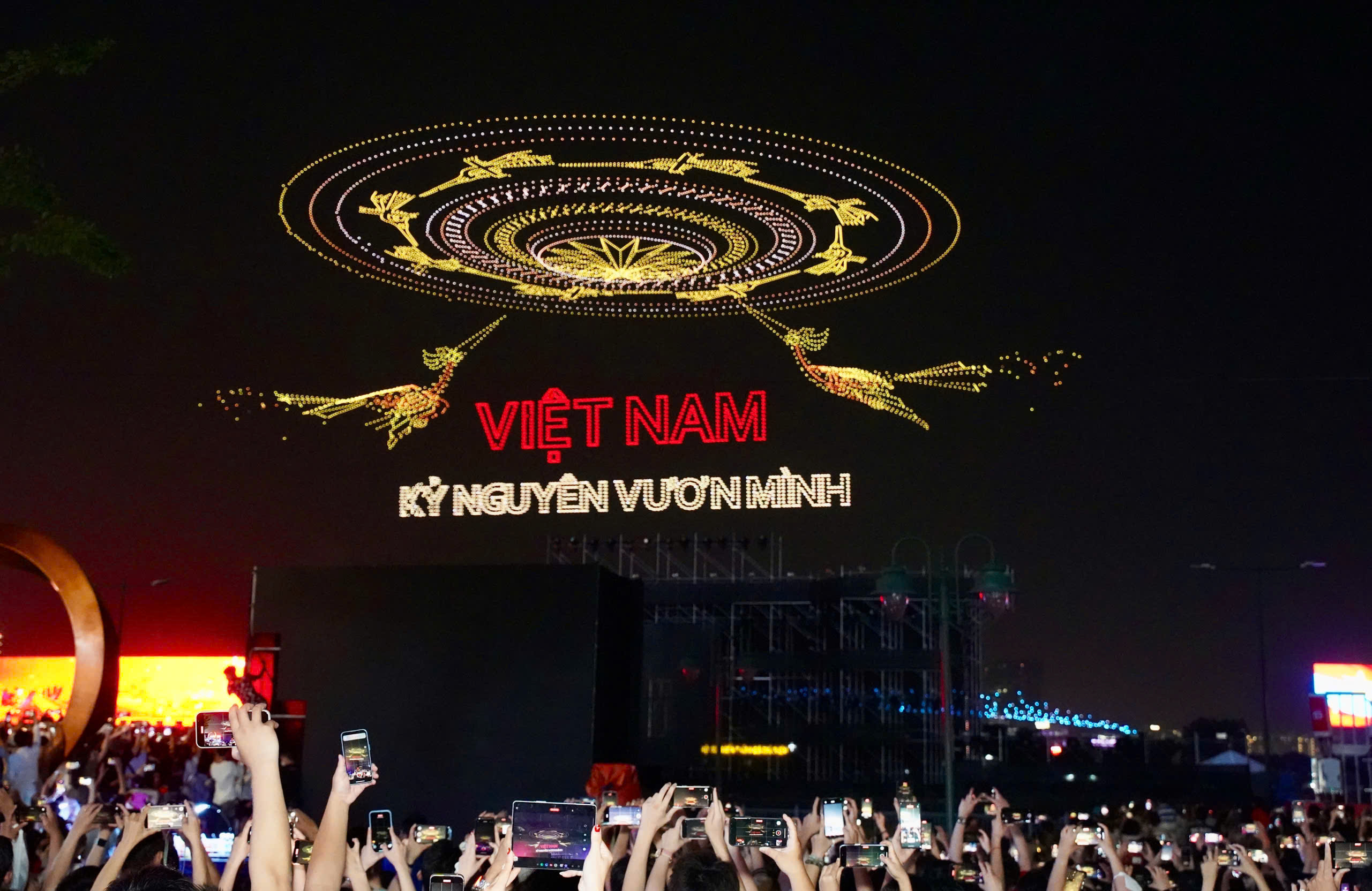 10.500 drone bay tổng duyệt chào mừng đại lễ 30-4 tại TP.HCM 