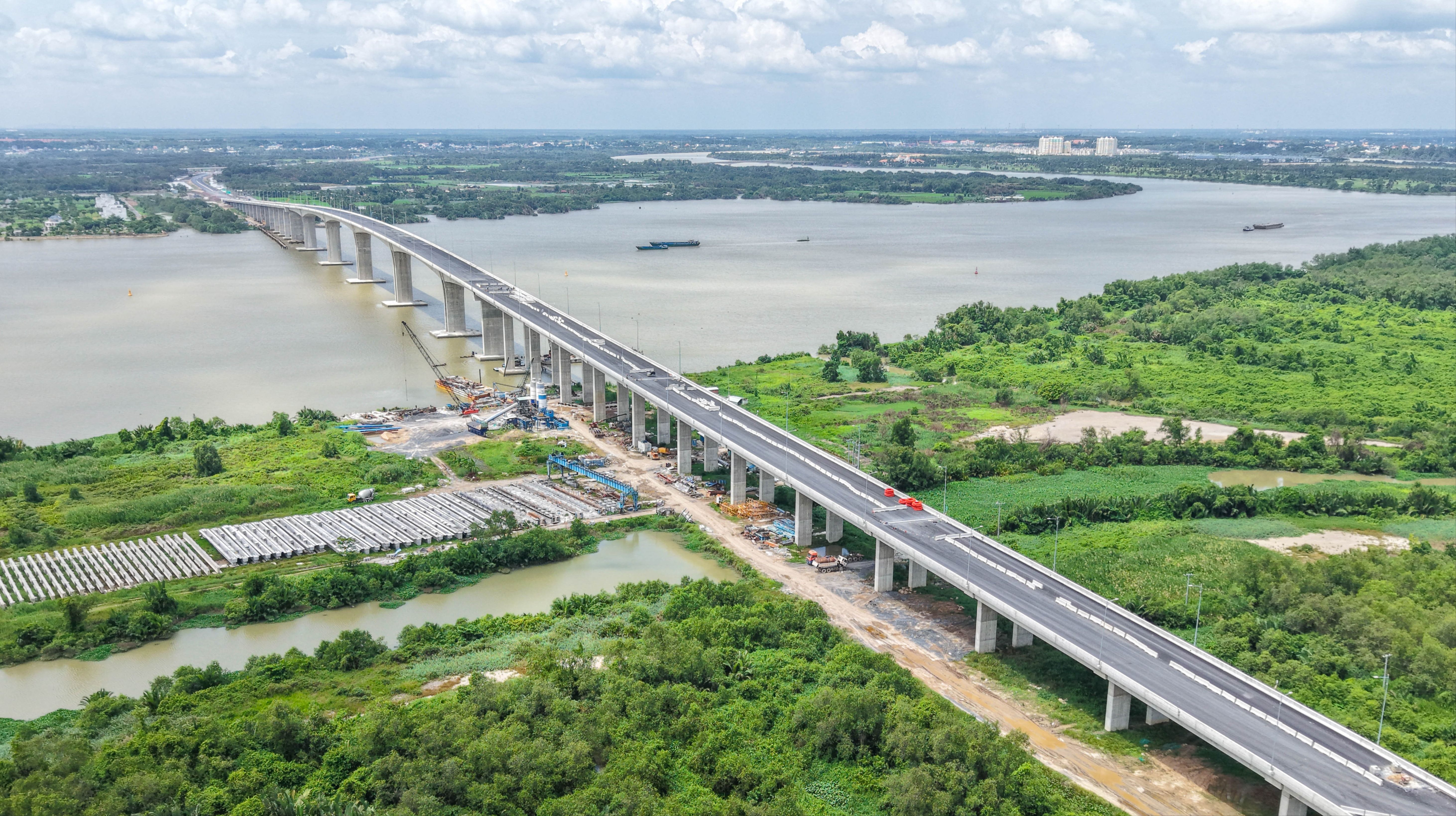 Cận cảnh cầu Nhơn Trạch vượt tiến độ, dự kiến thông xe ngày 19-8 | Báo Pháp  Luật TP. Hồ Chí Minh