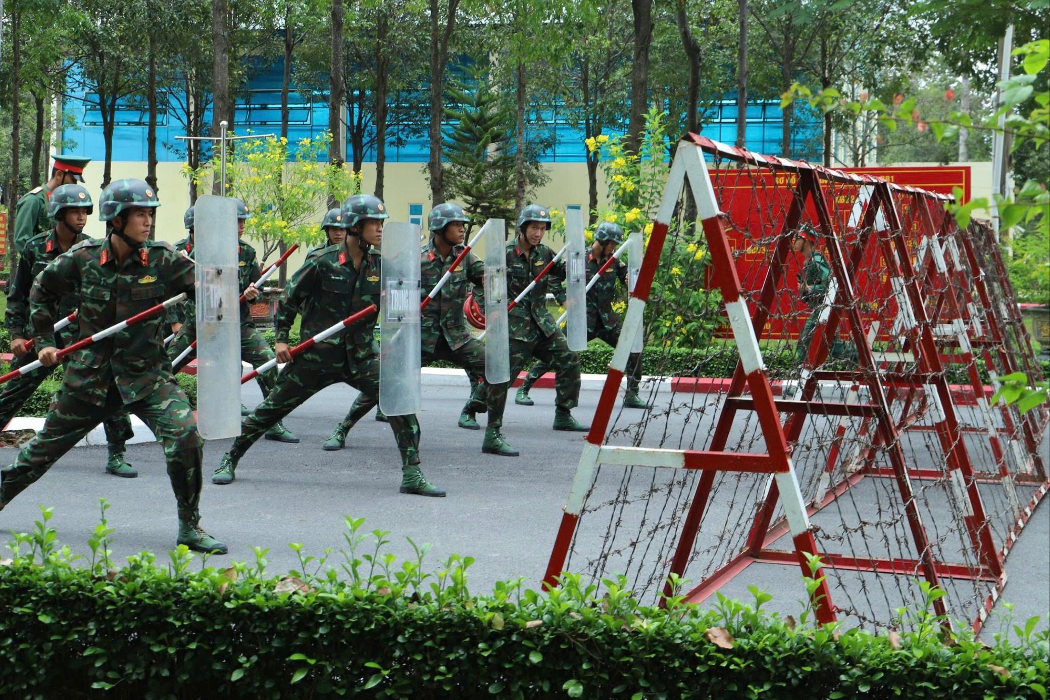 Sư đoàn 9 luyện tập nâng cao sức chiến đấu, bảo vệ vững chắc mục tiêu