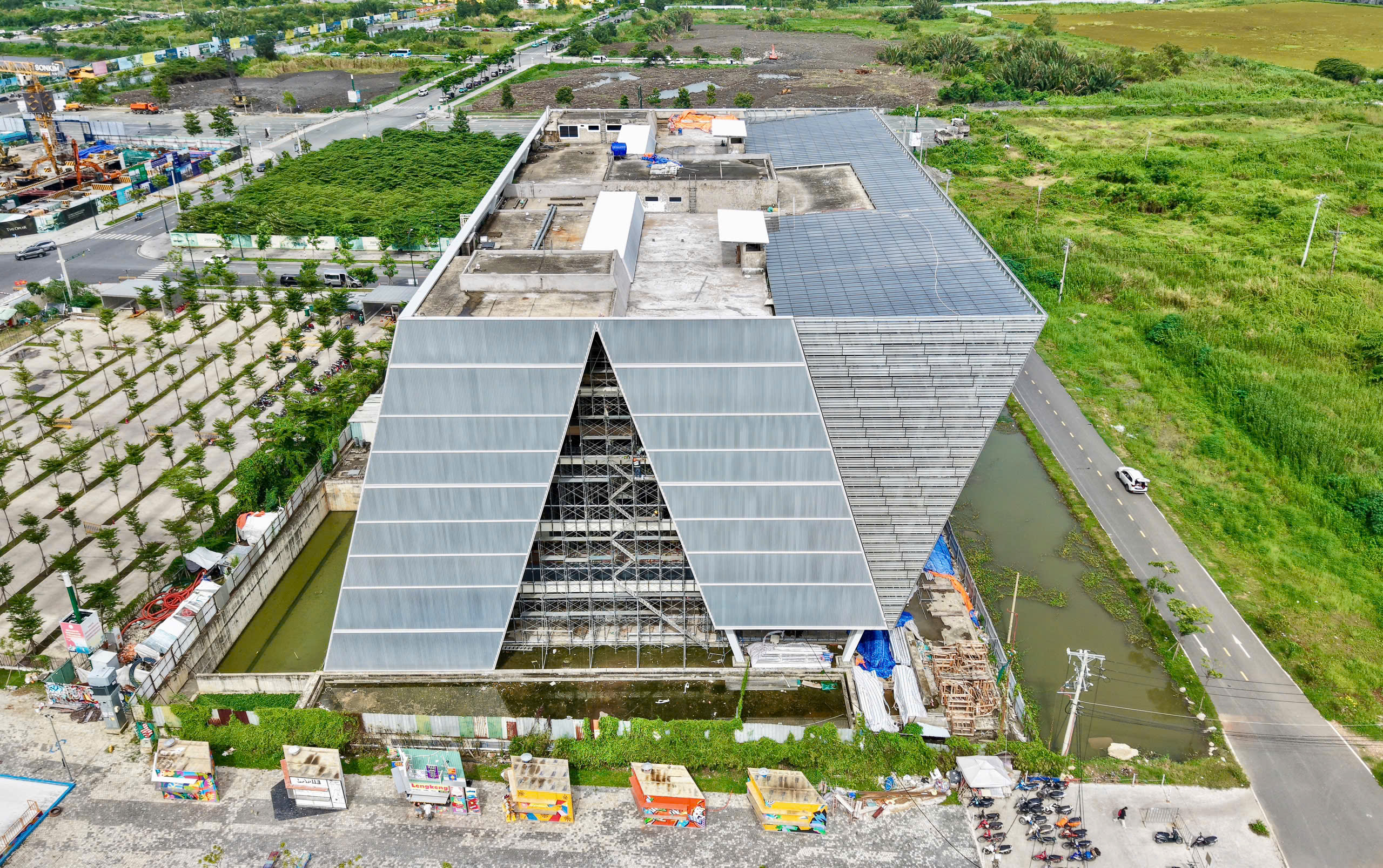 Cận cảnh trung tâm triển lãm quy hoạch TP.HCM bên bờ sông Sài Gòn đang thành hình