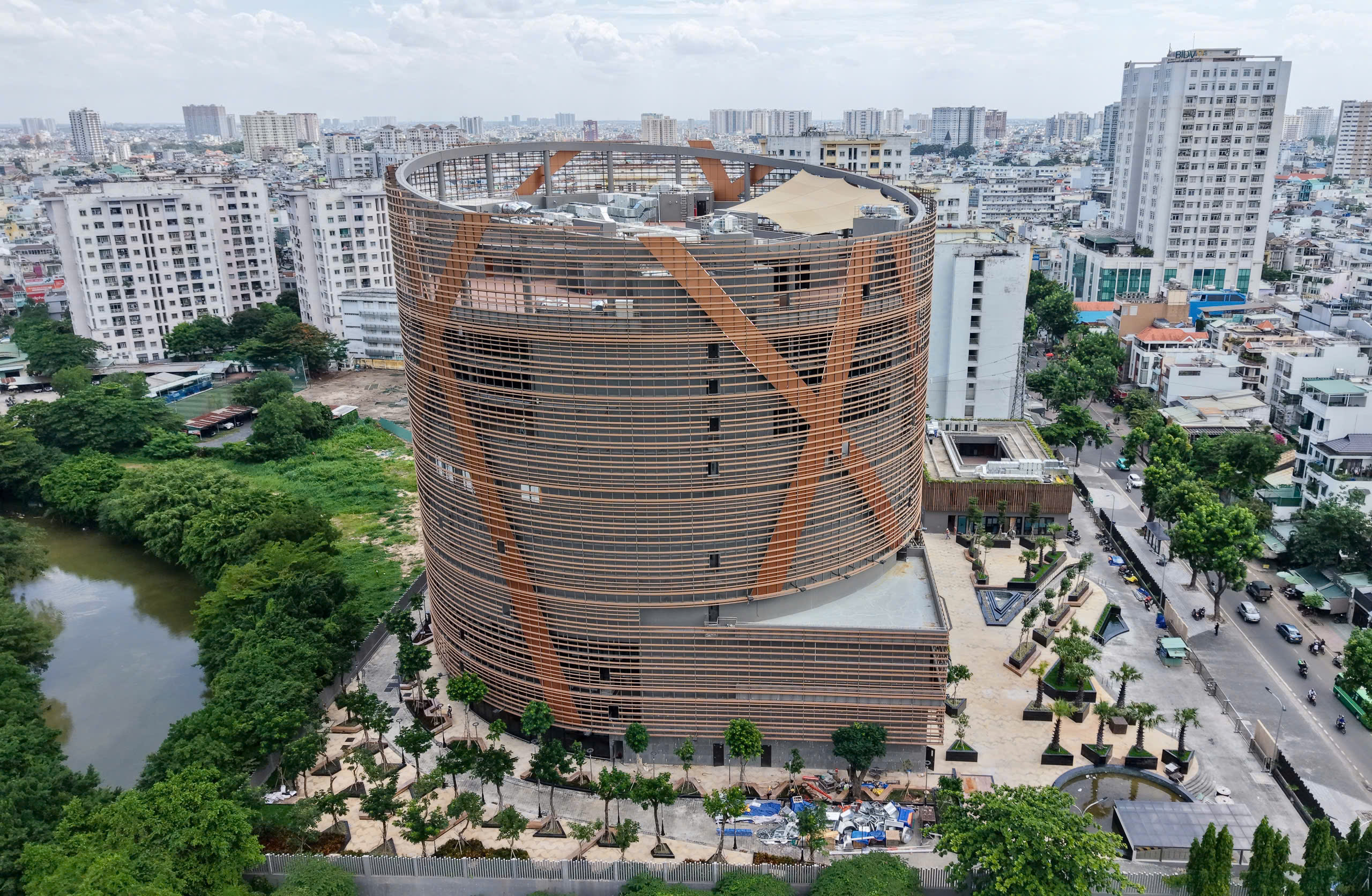 Cận cảnh rạp xiếc và biểu diễn đa năng Phú Thọ trước ngày khánh thành