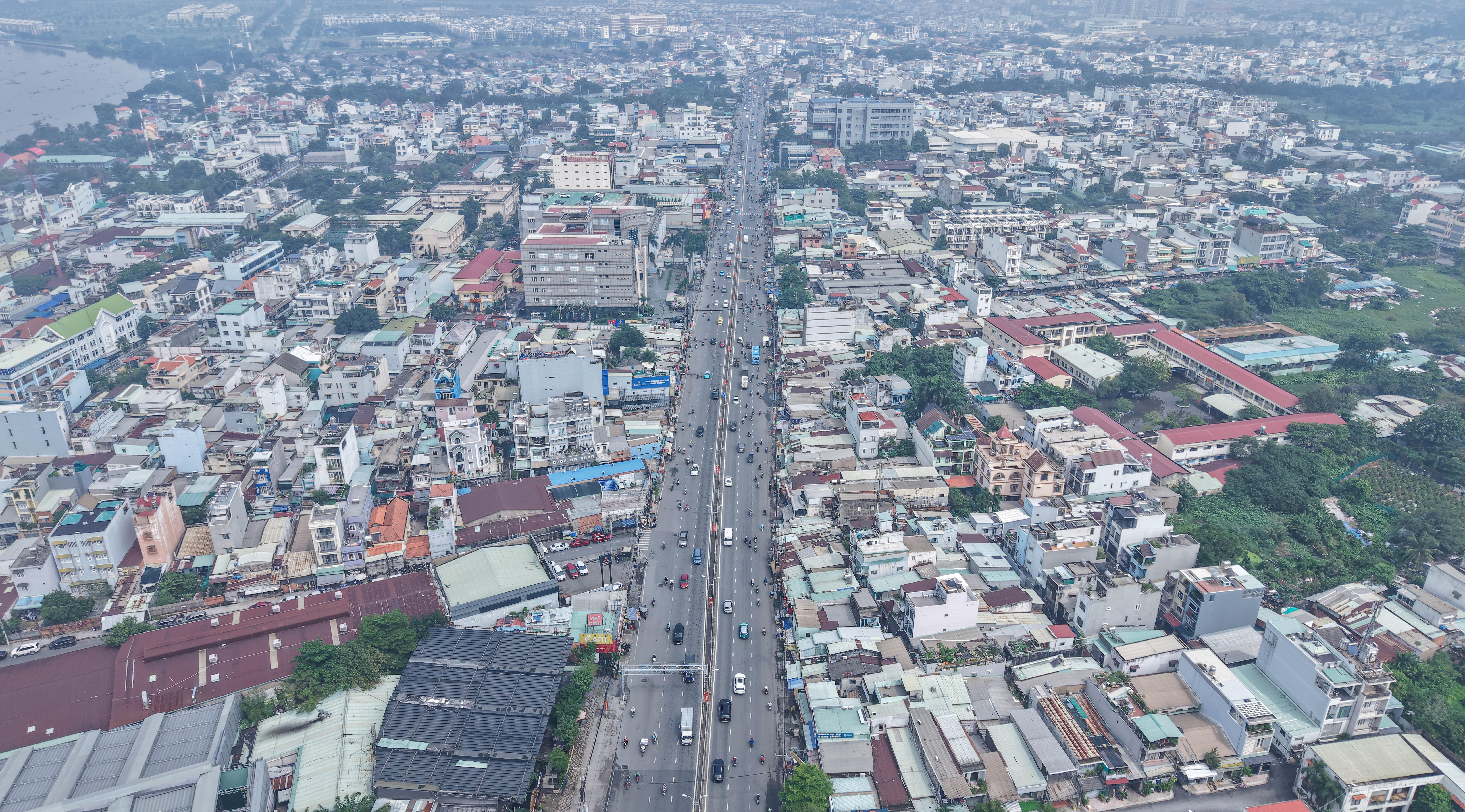 TP.HCM: Cận cảnh 6 km Quốc lộ 13 sắp mở rộng, làm đường trên cao