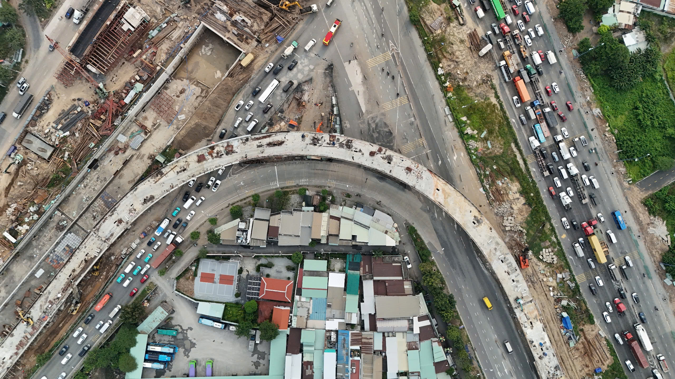 Cầu vượt ở nút giao An Phú lộ diện, về đích đúng 31-12