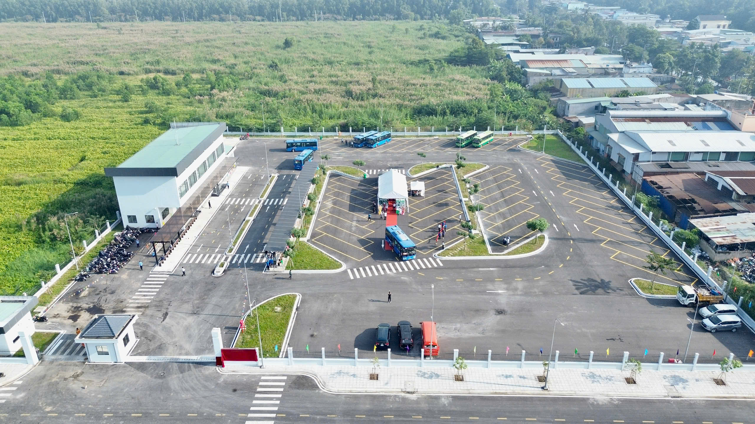 TP.HCM chính thức đưa vào hoạt động bến xe buýt Lê Minh Xuân