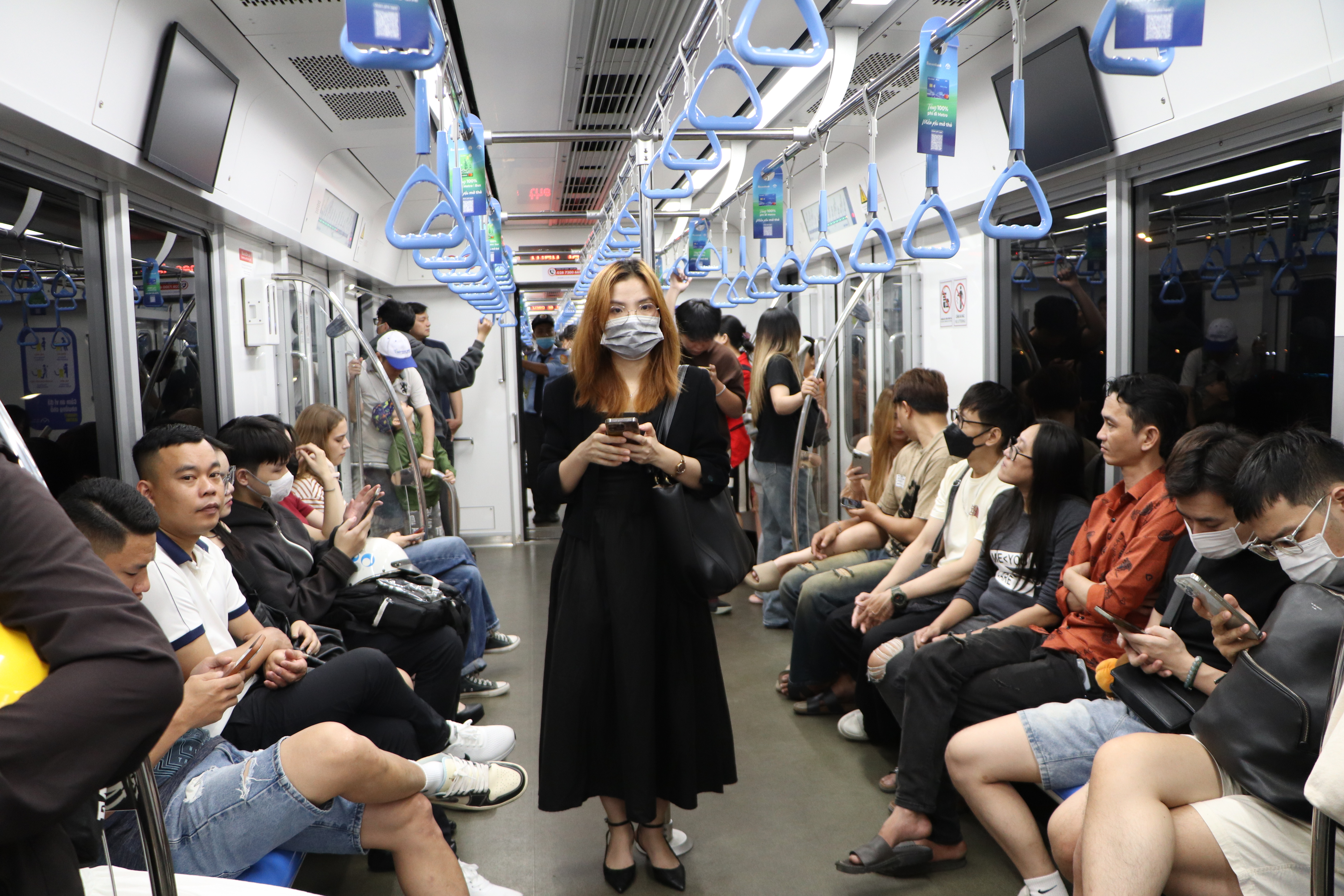 Một năm vận hành, Metro số 1 dần thay đổi thói quen đi lại của người dân 