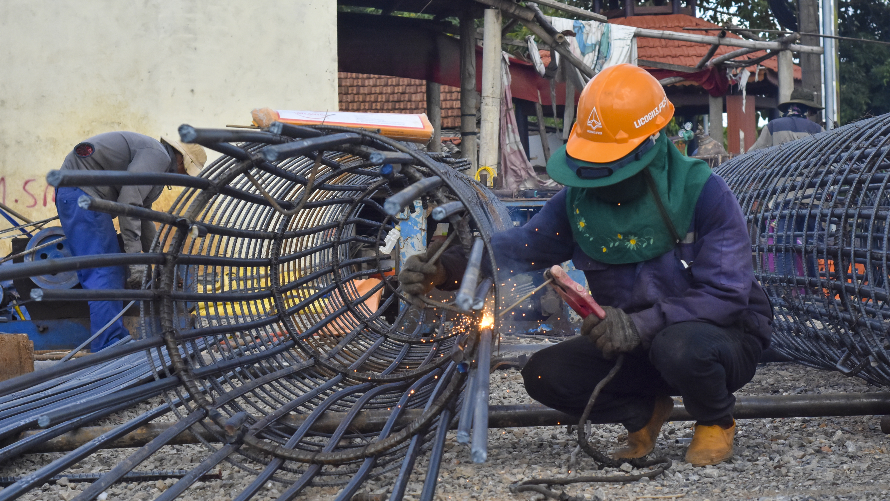 Chùm ảnh: Xuyên lễ trên công trường cao tốc Vạn Ninh - Cam Lộ