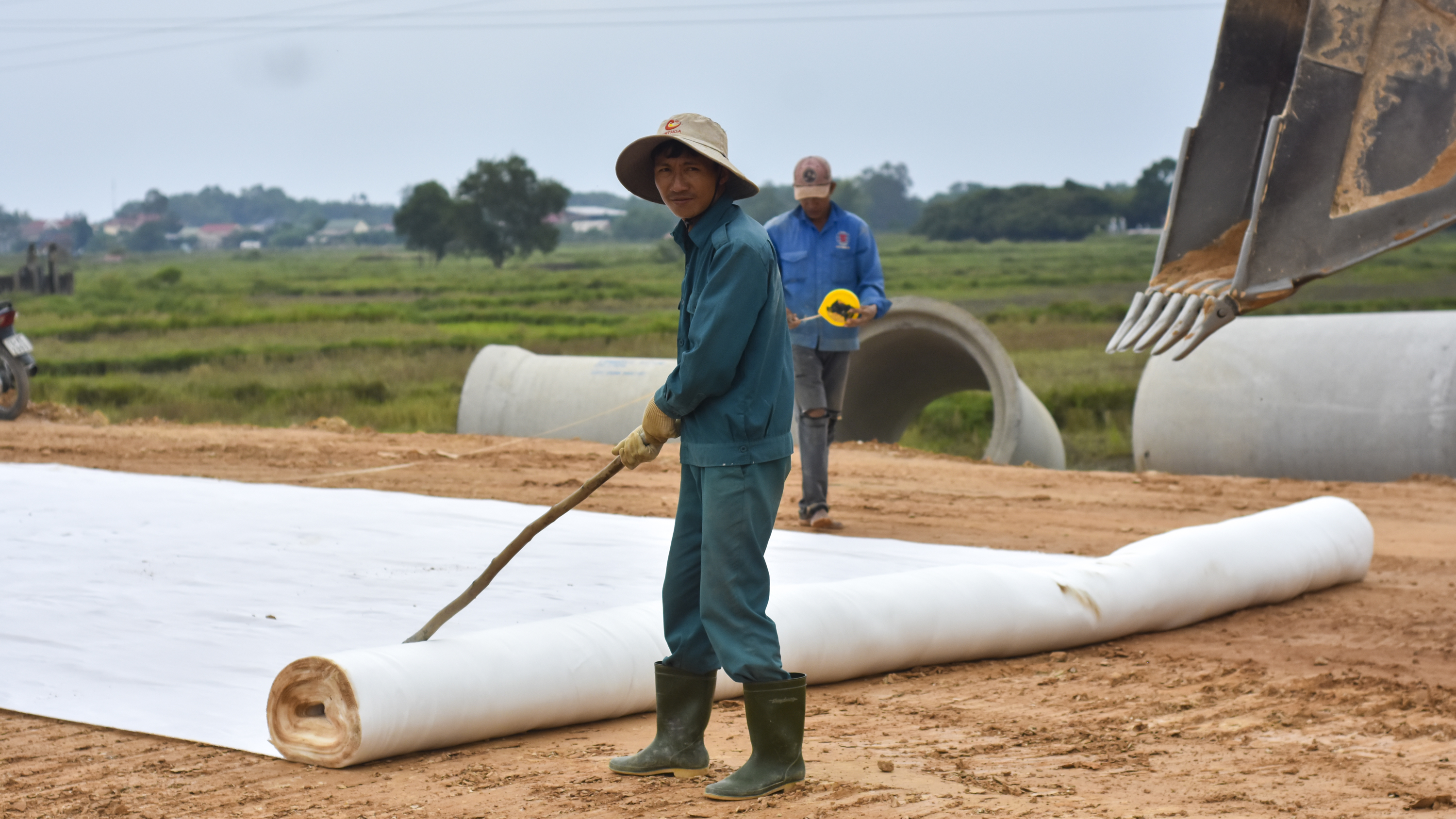 Chùm ảnh: Đường tránh TP Đông Hà trước nguy cơ chậm tiến độ