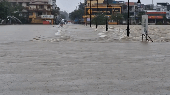 Dự báo mưa lớn, điều tiết nước ở hồ thủy lợi lớn nhất Thừa Thiên Huế