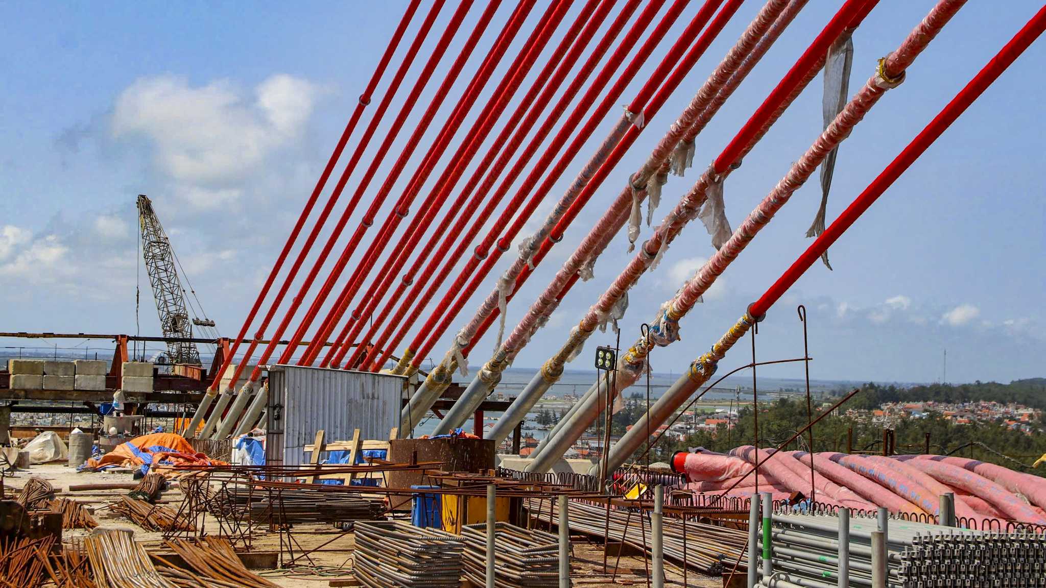 Hình hài cầu vượt cửa biển dài nhất miền Trung sau 3 năm thi công