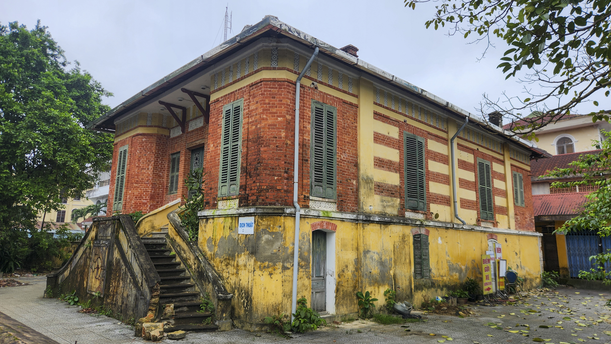 Căn biệt thự cổ 'thần đèn' bảo di dời được, TP Huế lại lo mất an toàn