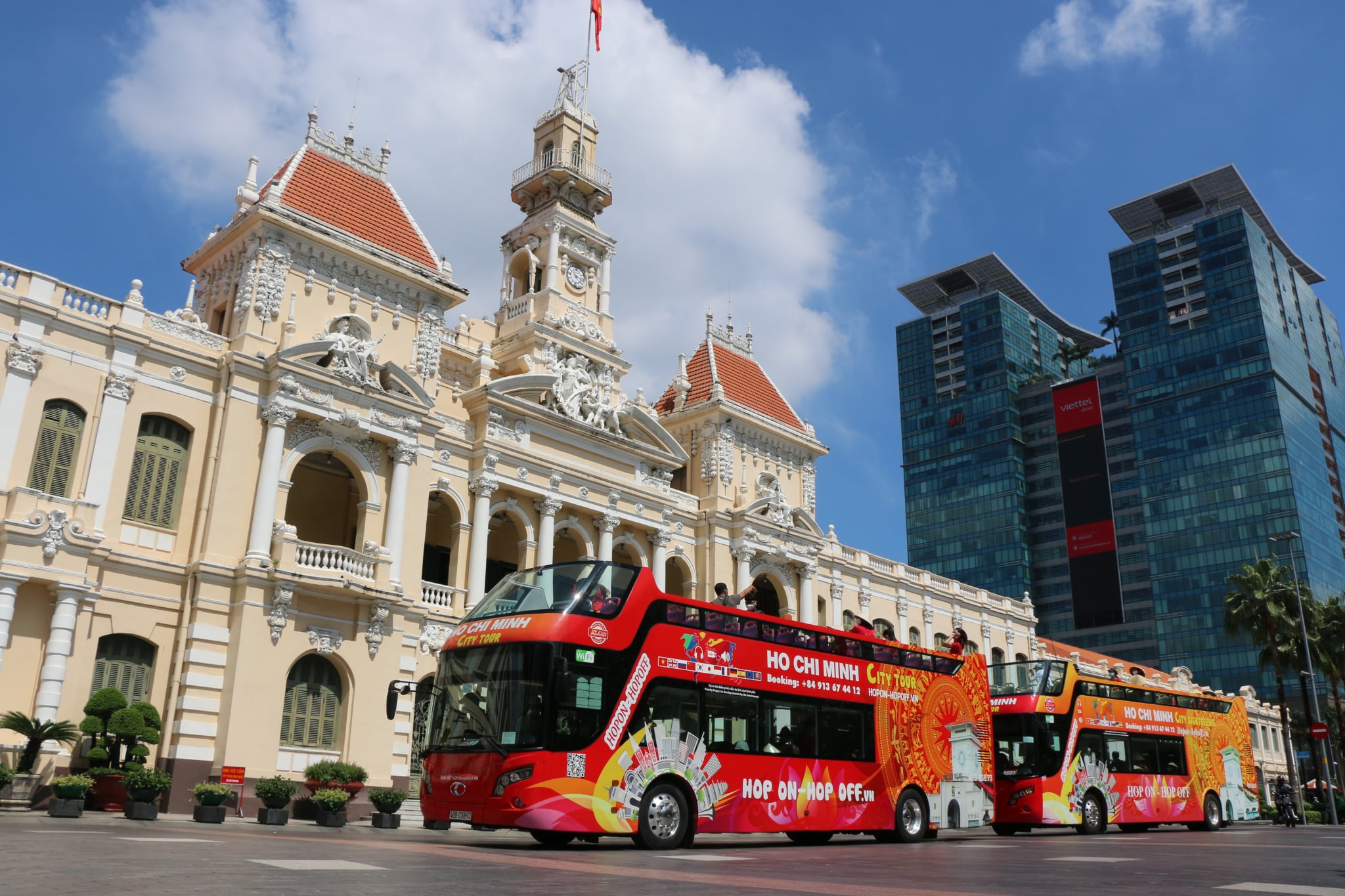 Ngắm Sài thành từ trên cao bằng xe buýt 2 tầng mui trần