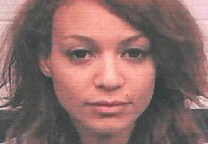 Cô gái trẻ hầu tòa vì cắn chó ảnh 1 Cô gái trẻ hầu tòa vì cắn chó ảnh 1