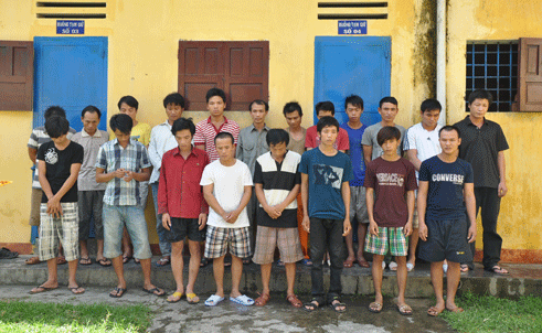 Sòng xóc đĩa hoạt động sau mỗi lần công nhân nhận lương ảnh 1