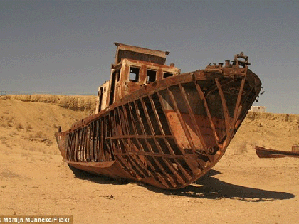 Con tàu ma phơi mình trên sa mạc ảnh 3