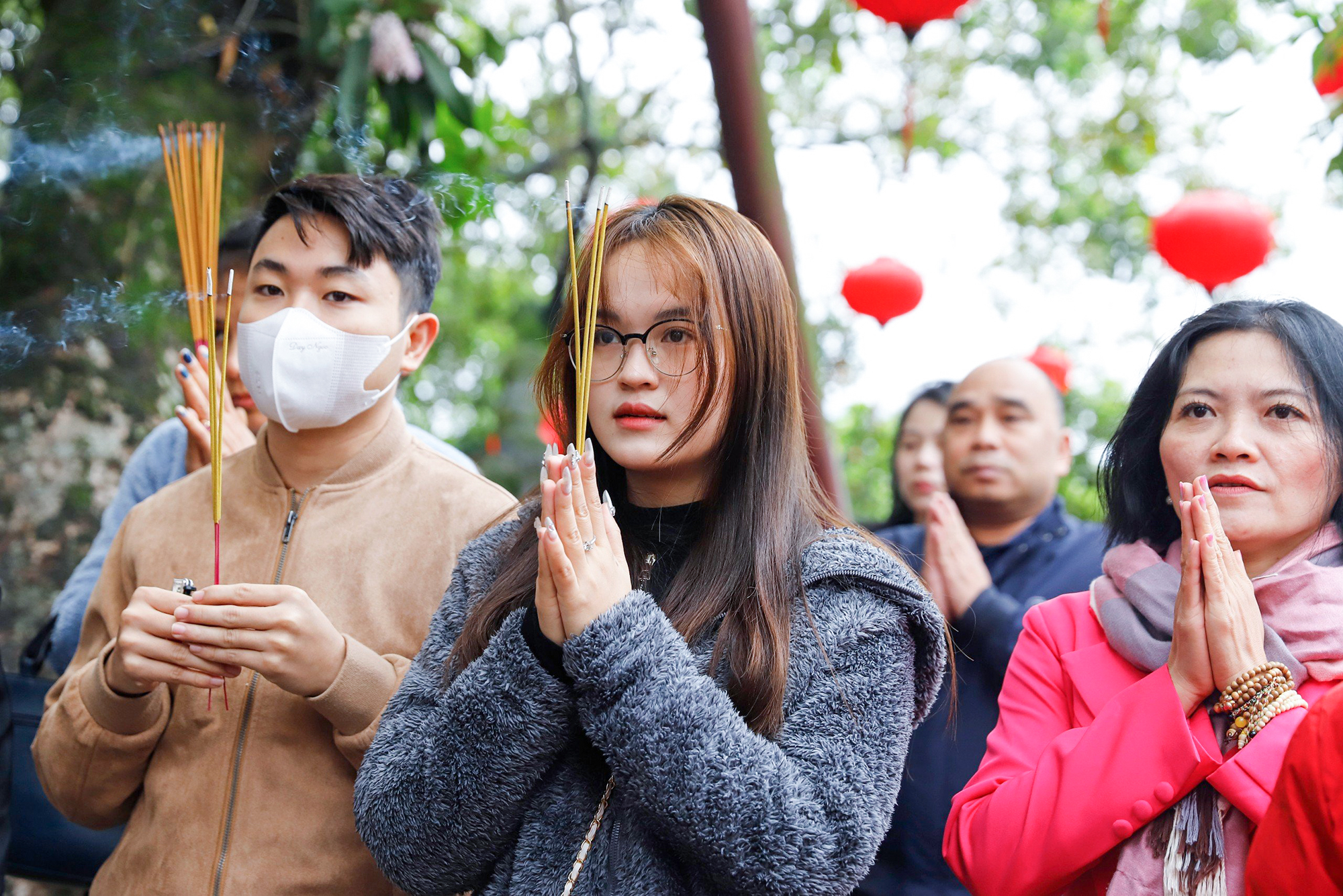 Phủ Tây Hồ đông nghịt người ngày Rằm tháng Giêng