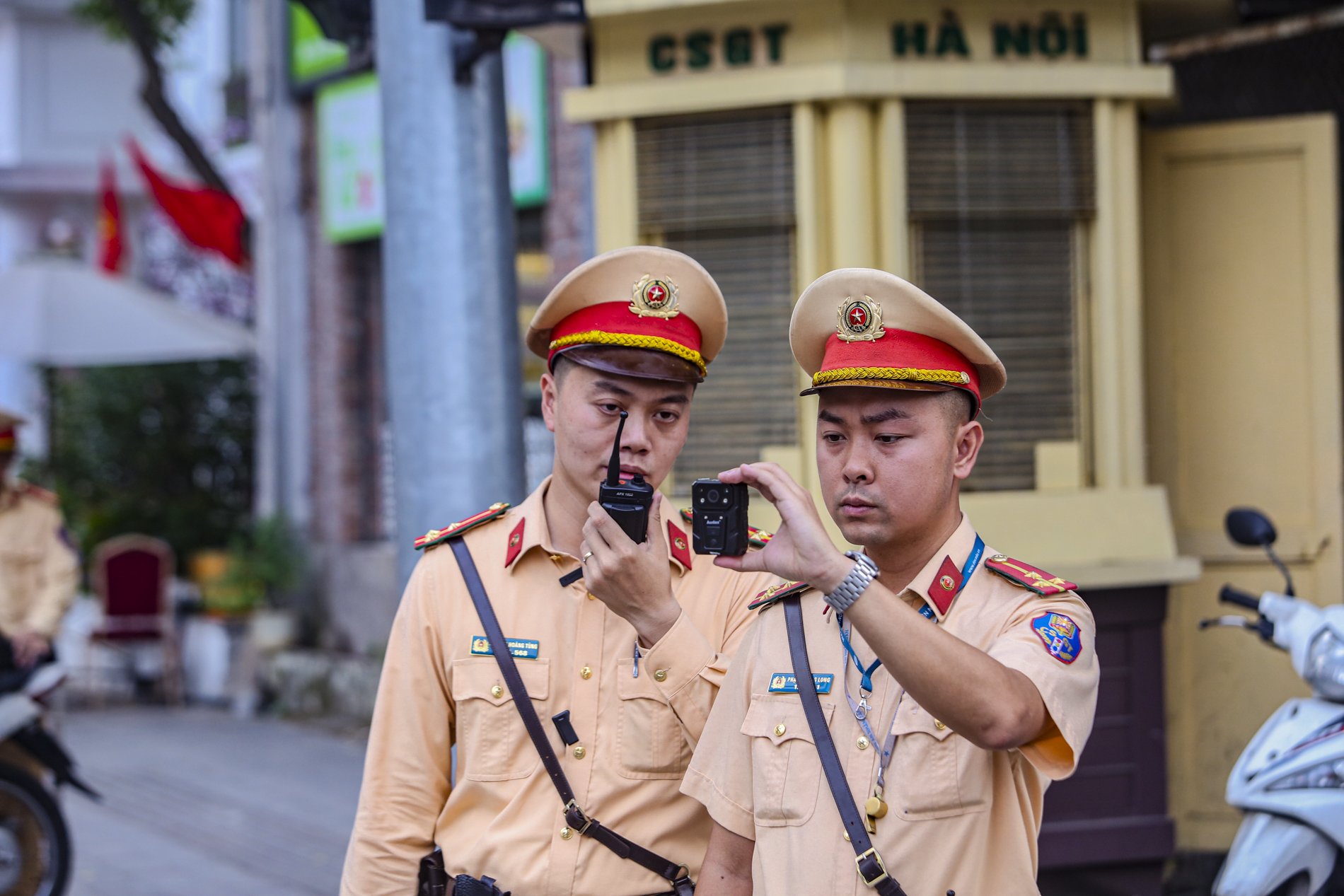 CSGT Hà Nội tăng cường ghi hình xử lý vi phạm giao thông
